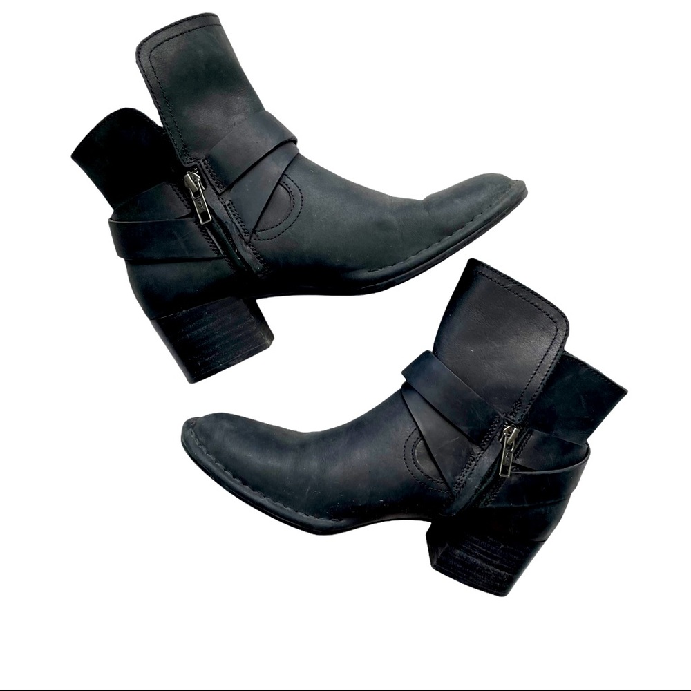 UGG Elysian Black Leather Round Toe Moto Boots Size 6
